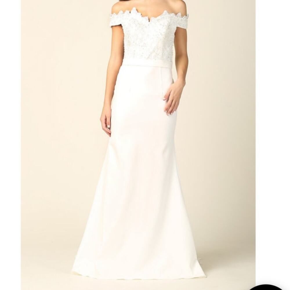 Eva USA Wedding Dress Lace Classic Mermaid V-neck Sweep train Ivory Small NWT